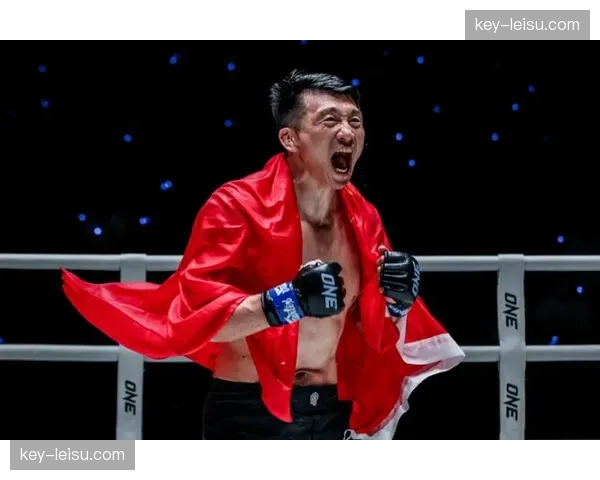 第二回合三角锁成型,对手拍垫认输瞬间全场沸腾 第二回合三角锁成型,对手拍垫认输瞬间全场沸腾